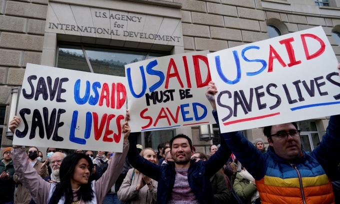 Supreme Court Blocks Trump’s Freeze on USAID Funding