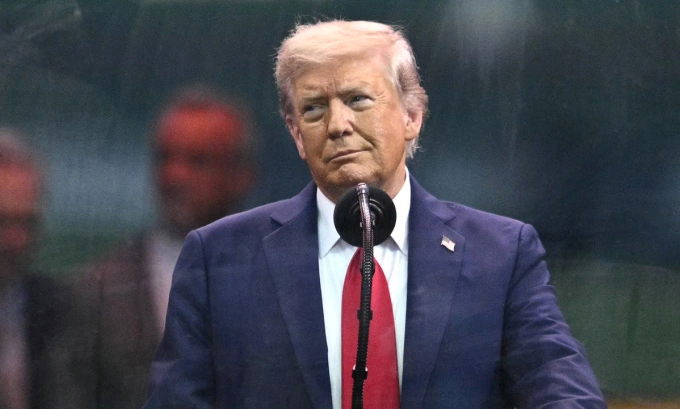 Trump Warns of “Overwhelming Force” If Iran Targets U.S. Troops in the Middle East
