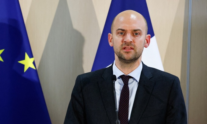 France Warns Trump Over Greenland Threats