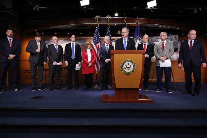 Republicans Unveil Bill to Close 'Birthright Citizenship' Loophole