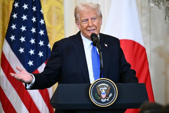 Trump Demands $500 Billion in Rare Earths from Ukraine in Exchange for Aid