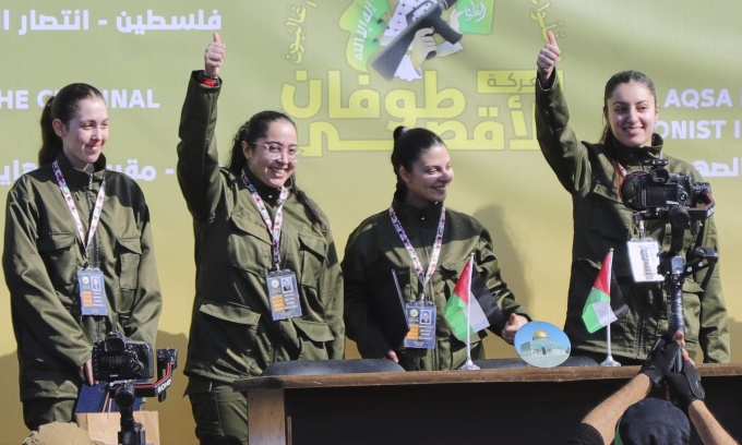 Hamas Releases 4 Female Israeli Soldiers in Prisoner Swap
