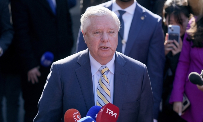 U.S. Senator Proposes Sanctions on Russia If Moscow Rejects Ceasefire