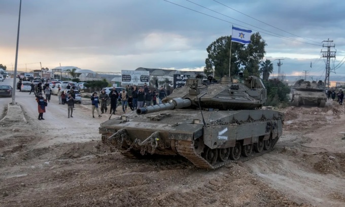 Israeli Tanks Enter West Bank for First Time in Over 20 Years