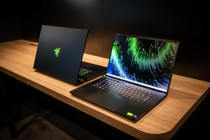 U.S. Tech Firms Halt Laptop Sales Amid Trump Tariff Surge