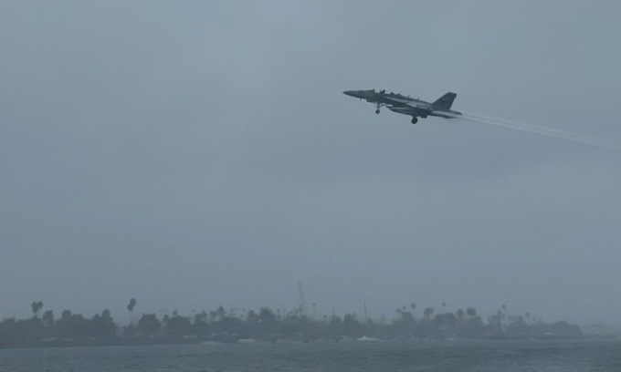 U.S. Experts Stunned by Fighter Jet Nose-Diving Into the Ocean
