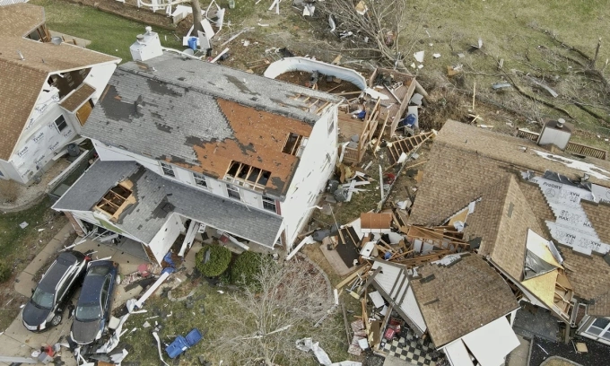 Tornadoes Rip Through Central U.S., Killing at Least 33