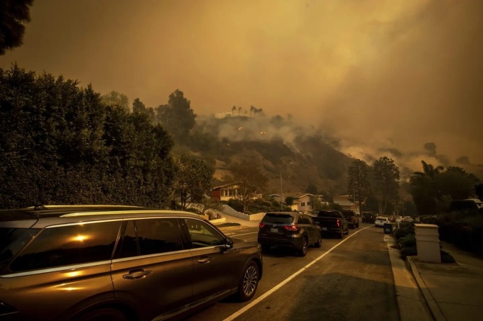 Wildfire Threatens California’s Most Exclusive Neighborhood