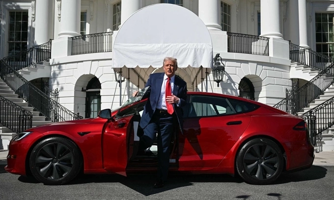 Trump May Sell His Tesla Amid Feud With Elon Musk