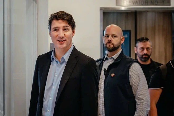 Trump Delays Canada Tariffs Following Trudeau Call