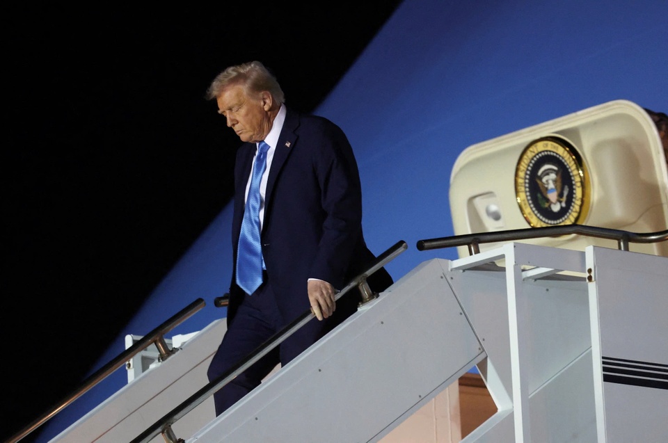 Trump Orders Tariffs on China, Mexico, and Canada